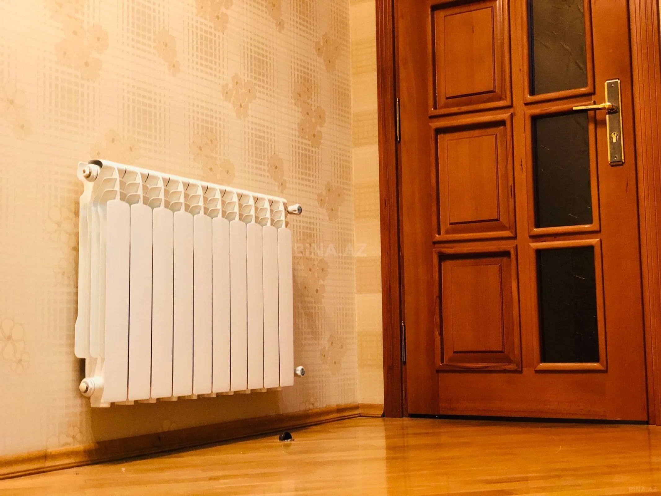 Satılır 3 otaqlı mənzil 121 m²