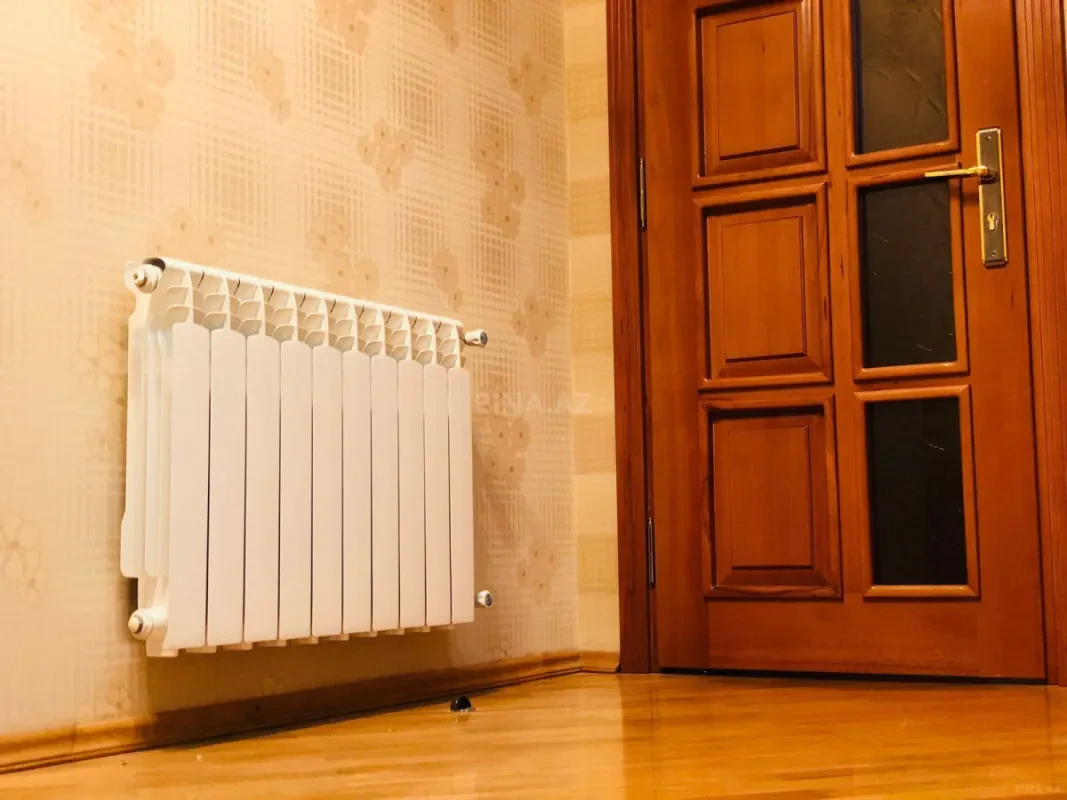 Satılır 3 otaqlı mənzil 121 m²