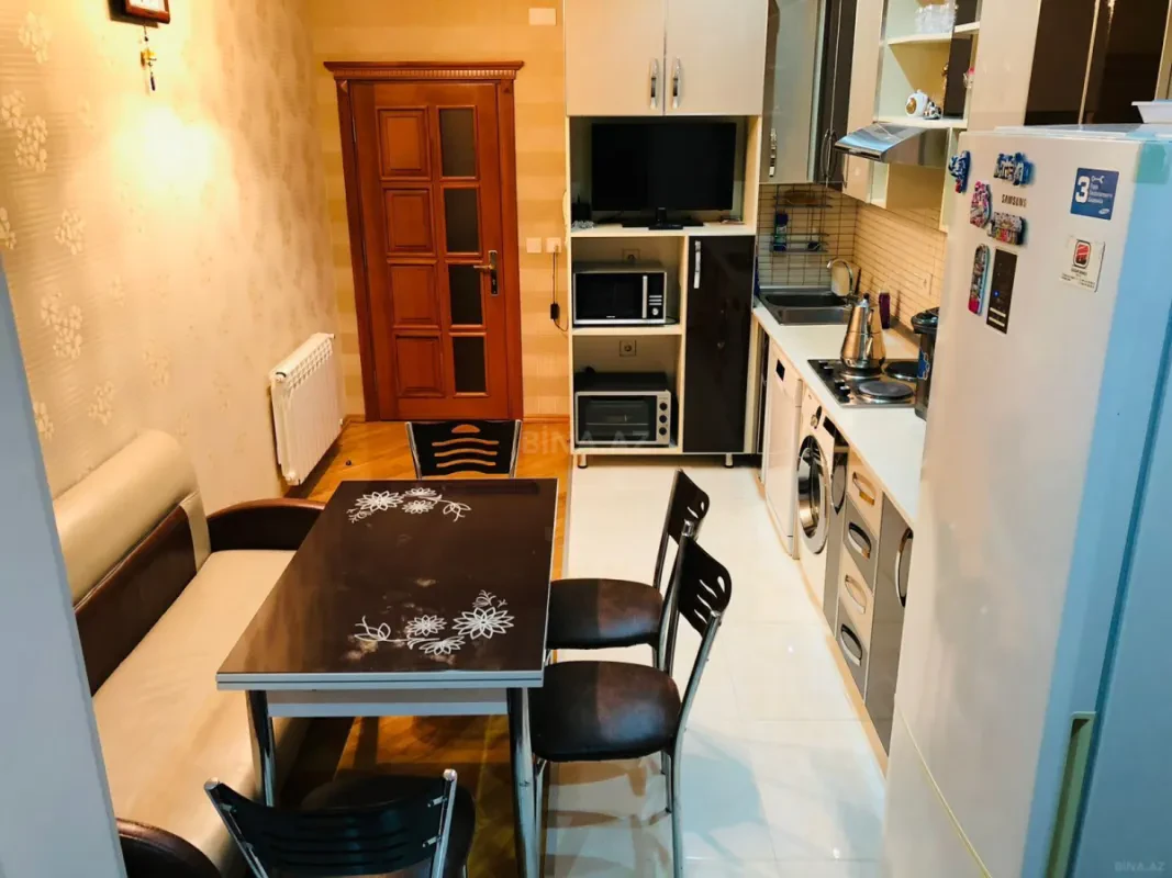 Satılır 3 otaqlı mənzil 121 m²