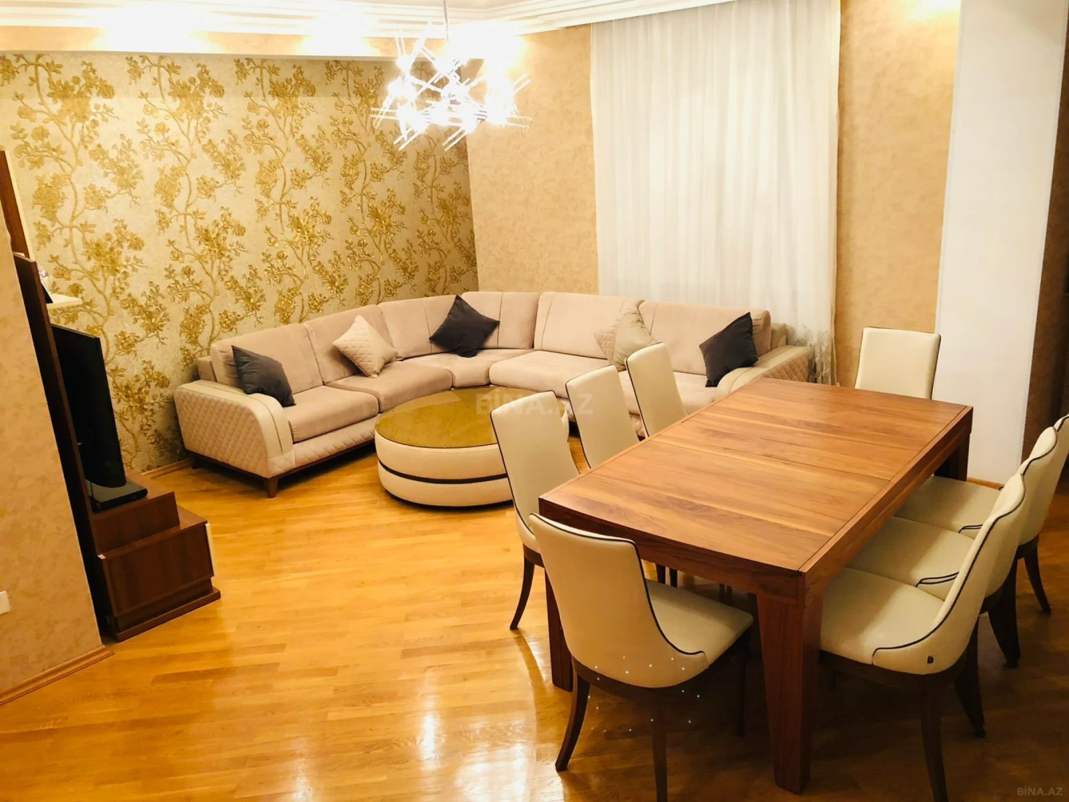 Satılır 3 otaqlı mənzil 121 m²