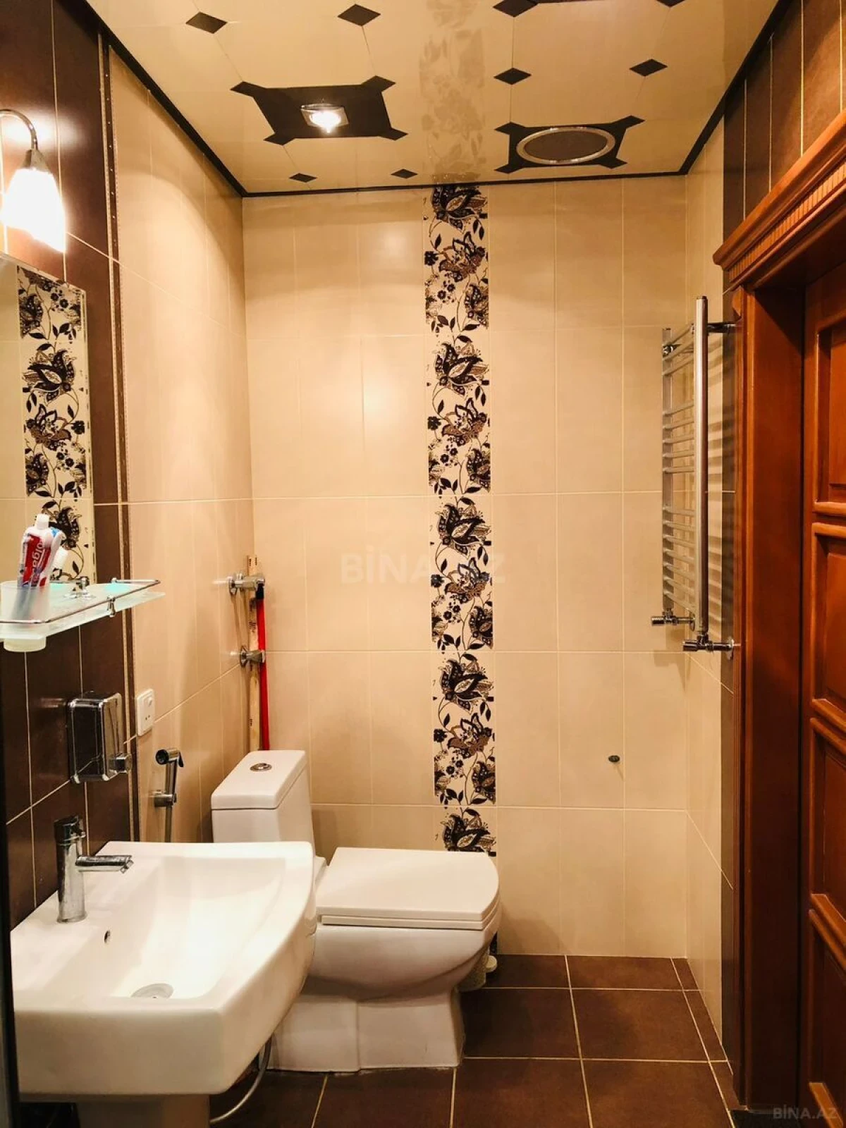 Satılır 3 otaqlı mənzil 121 m²