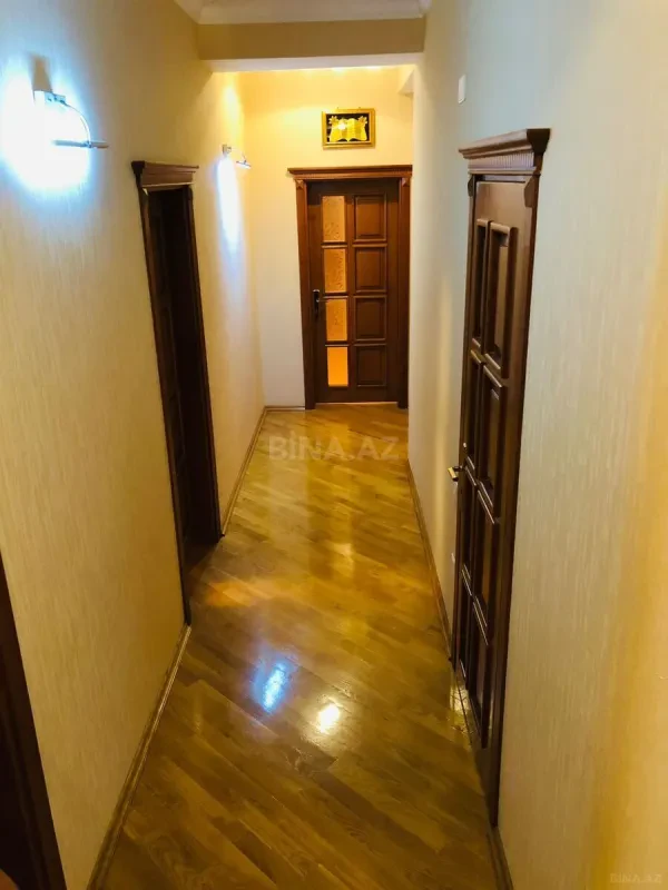 Satılır 3 otaqlı mənzil 121 m²