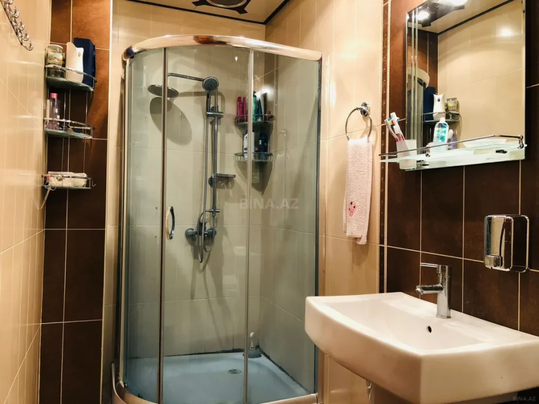 Satılır 3 otaqlı mənzil 121 m²