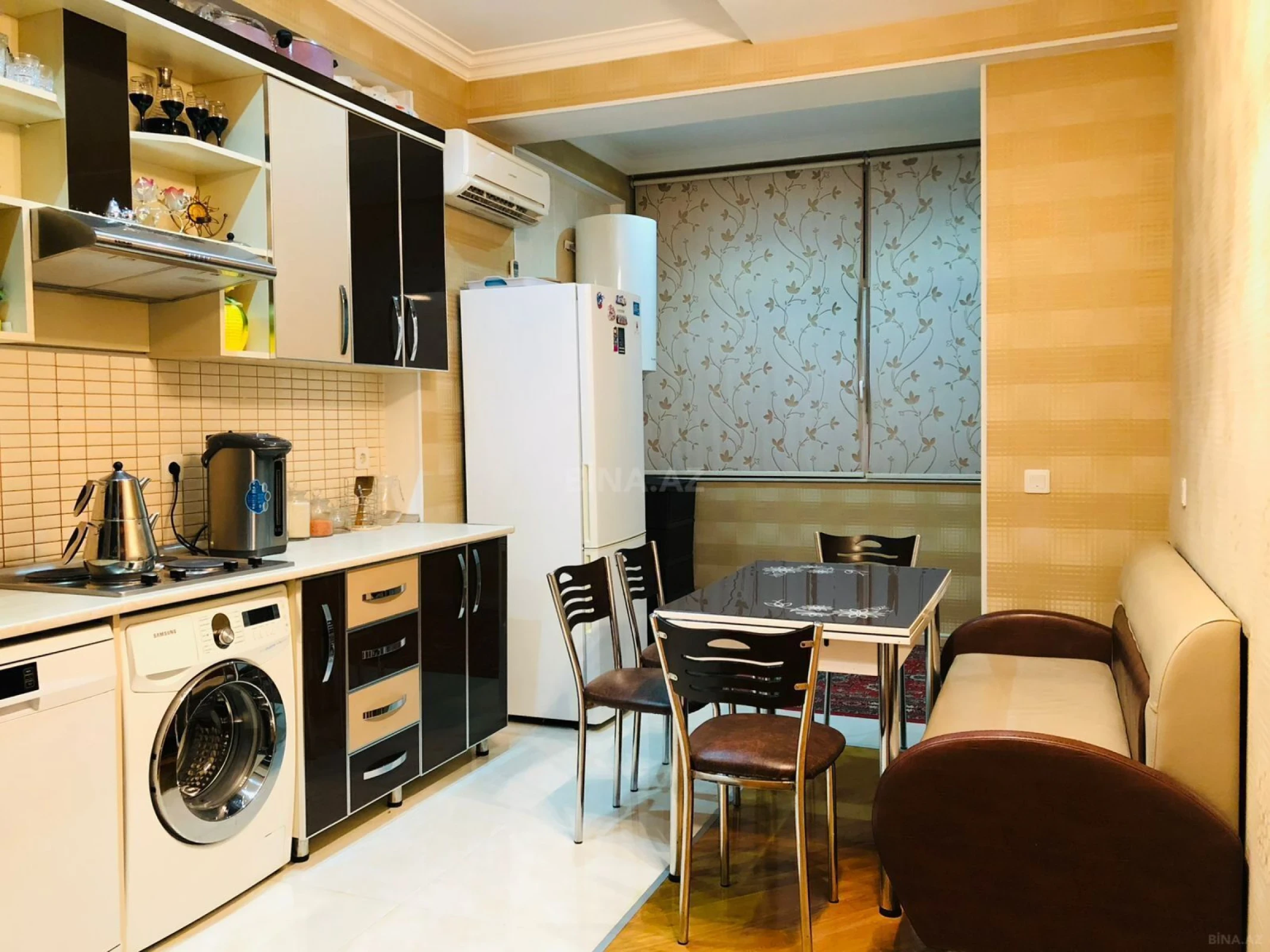 Satılır 3 otaqlı mənzil 121 m²