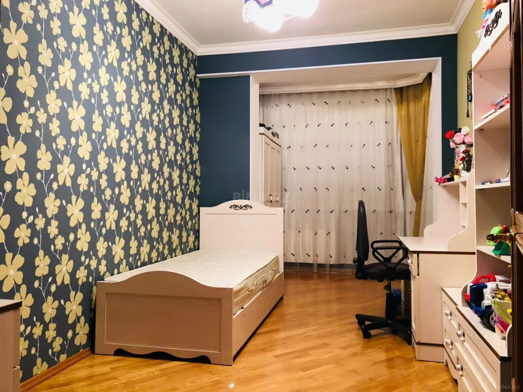 Satılır 3 otaqlı mənzil 121 m²