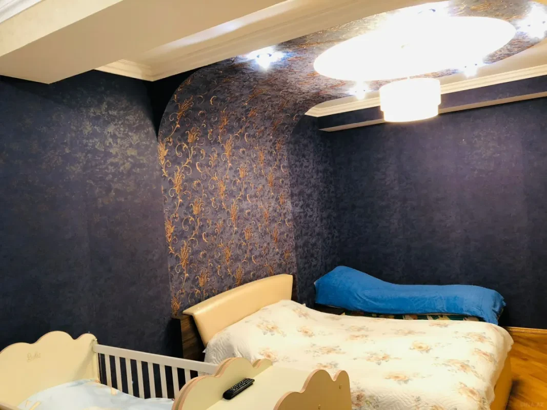 Satılır 3 otaqlı mənzil 121 m²