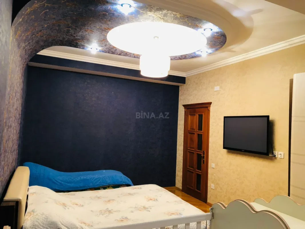 Satılır 3 otaqlı mənzil 121 m²