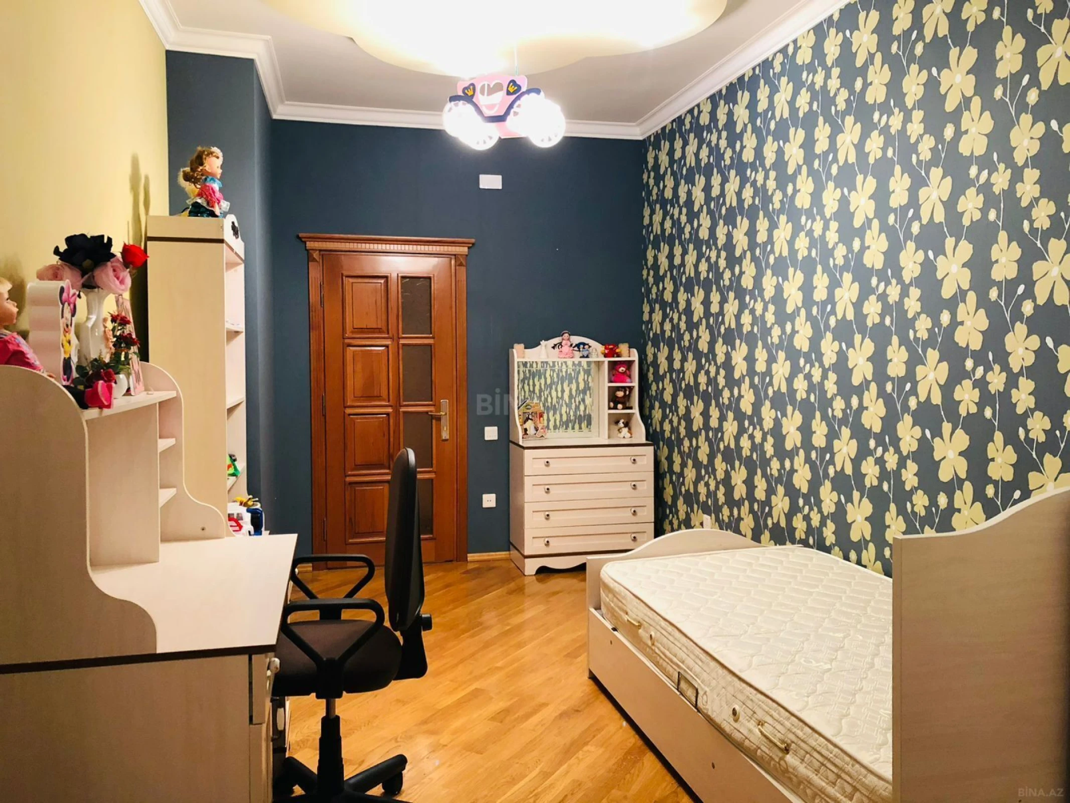 Satılır 3 otaqlı mənzil 121 m²