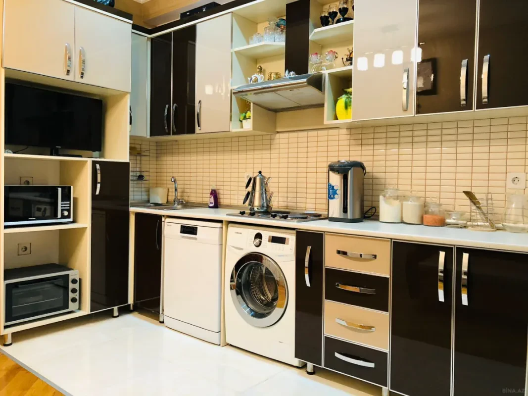 Satılır 3 otaqlı mənzil 121 m²