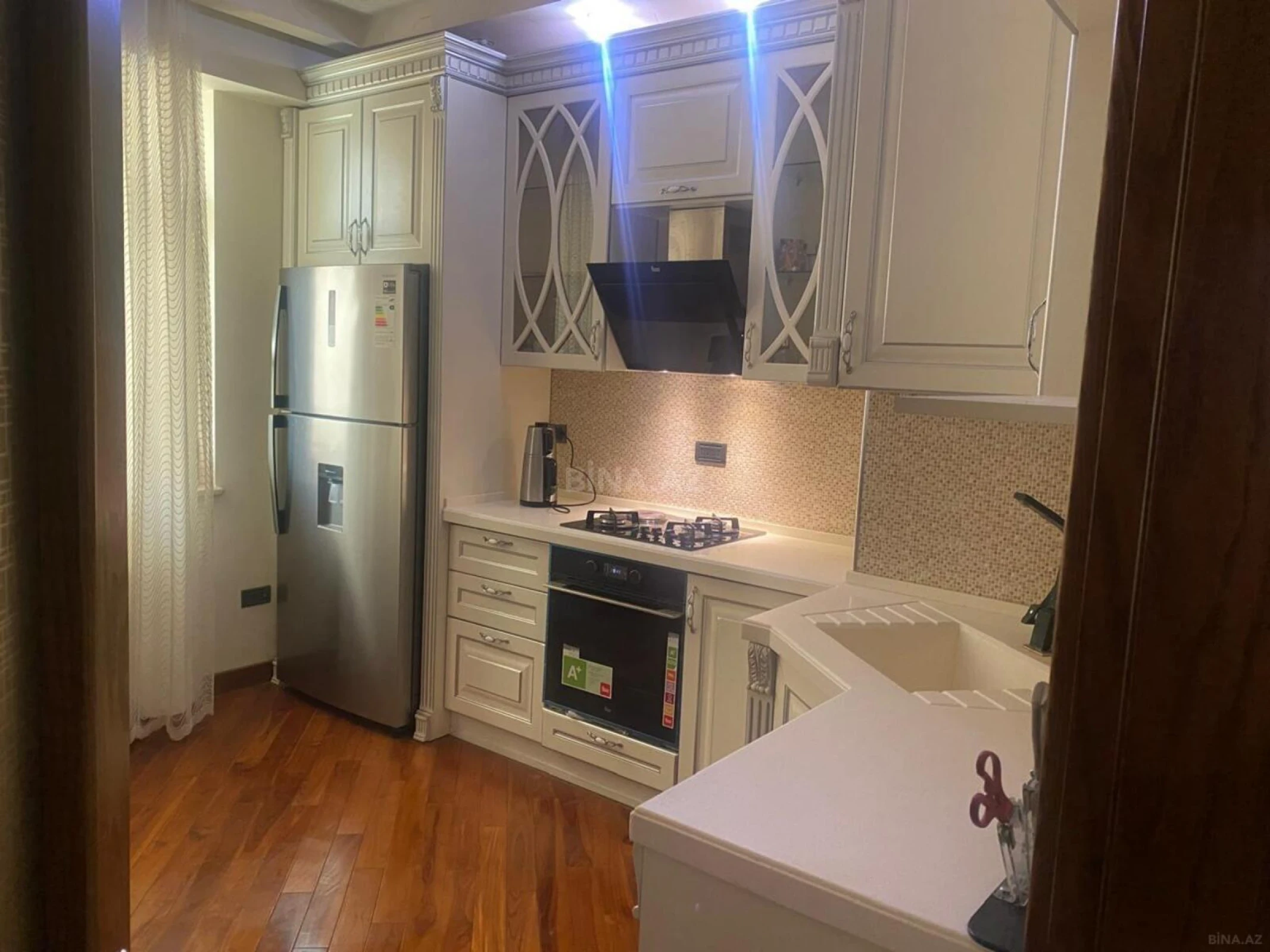 Satılır 2 otaqlı mənzil 81 m²