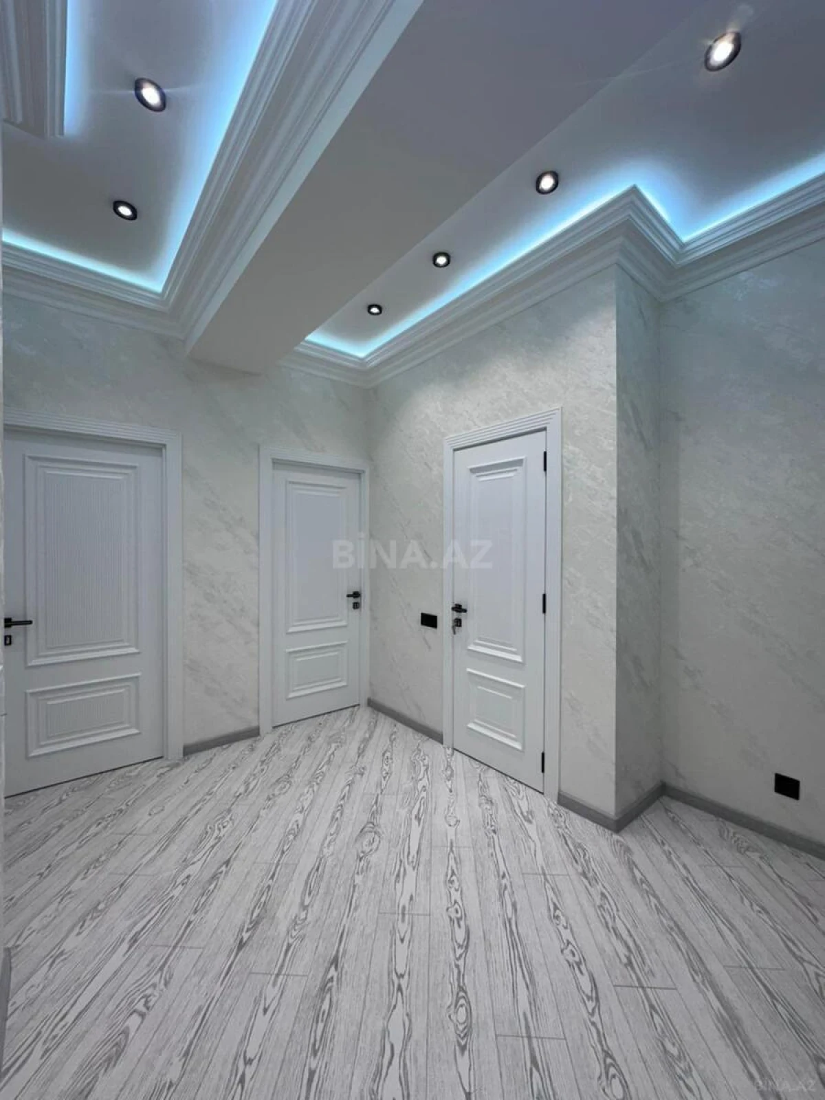 Satılır 2 otaqlı mənzil 77 m²