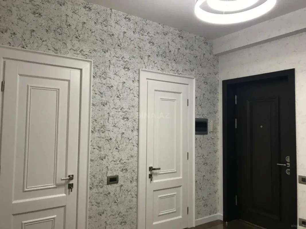 Satılır 3 otaqlı mənzil 105 m²
