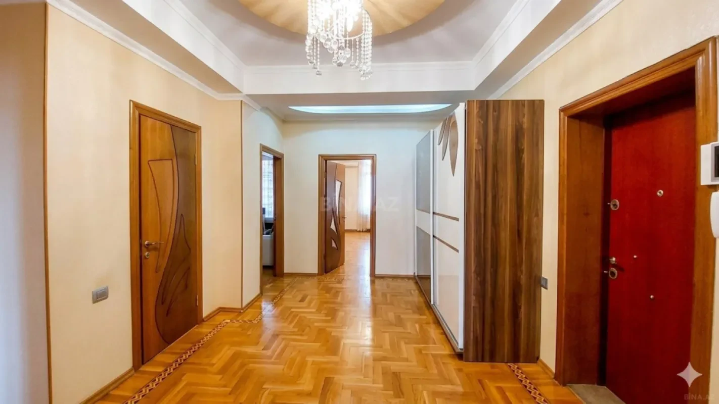 Satılır 3 otaqlı mənzil 125 m²
