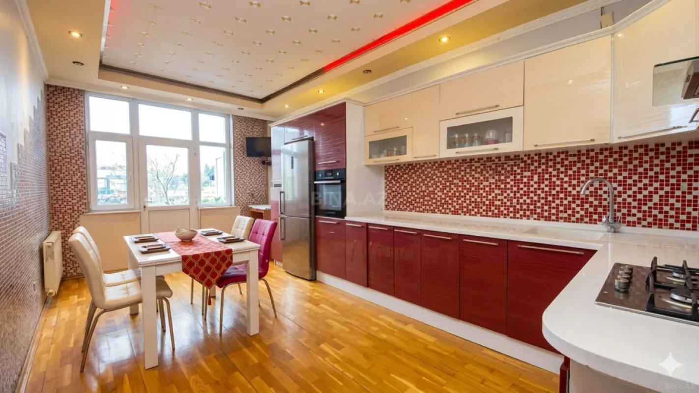 Satılır 3 otaqlı mənzil 125 m²