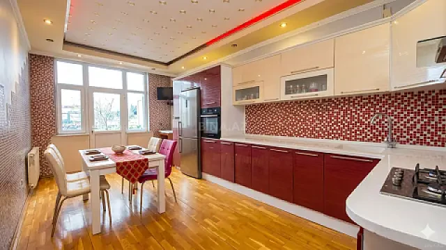 Satılır 3 otaqlı mənzil 125 m²