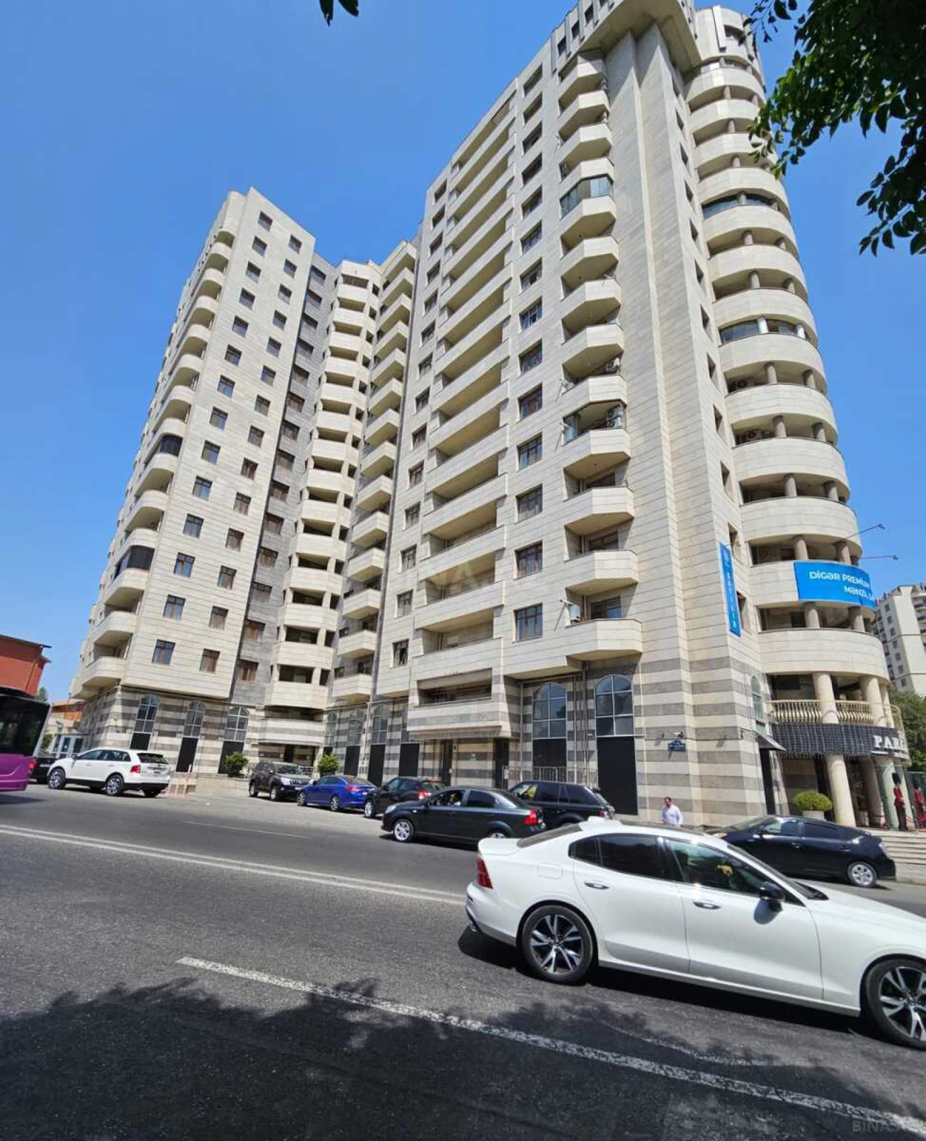 Satılır 3 otaqlı mənzil 103 m²