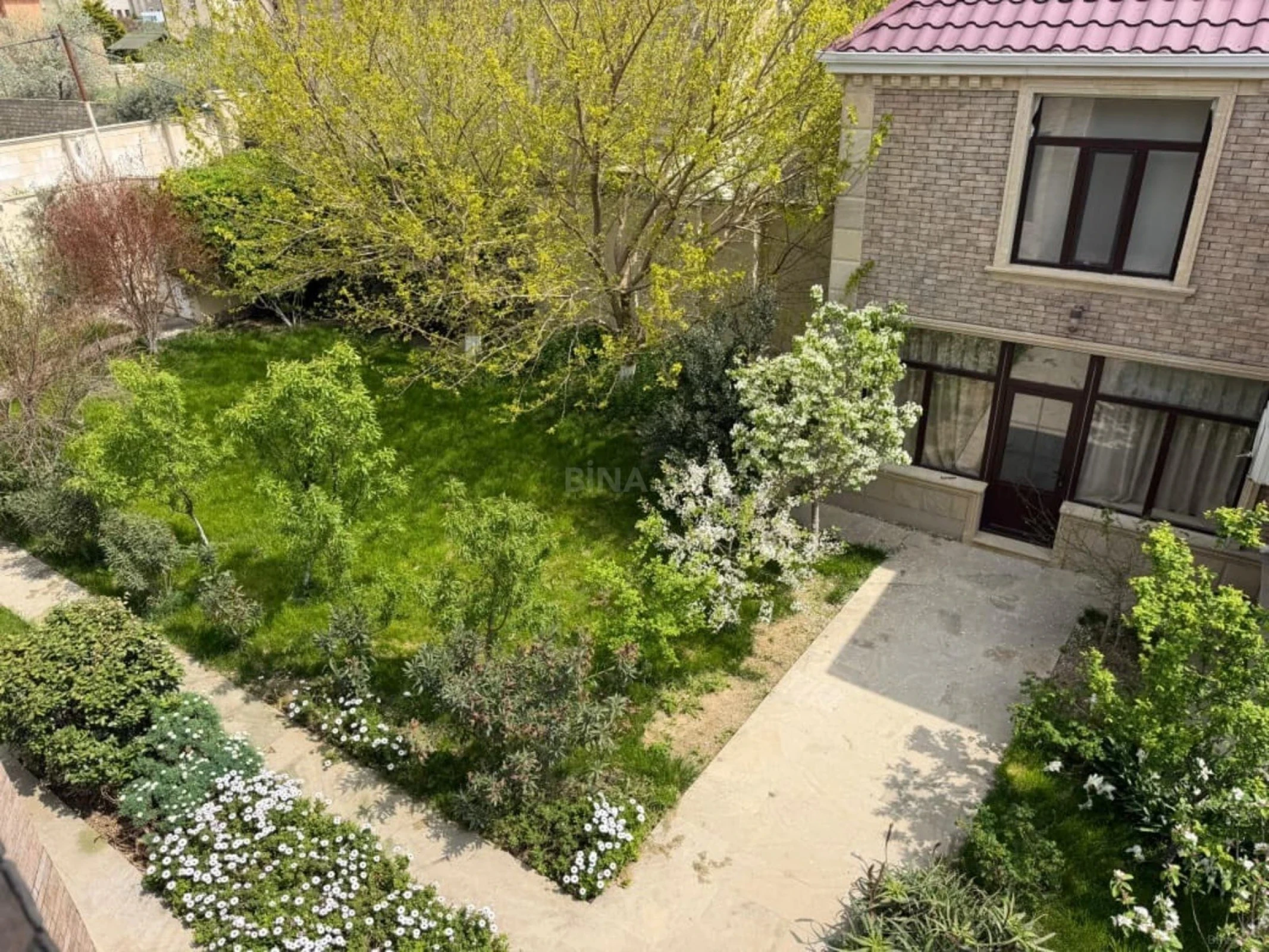 Satılır 6 otaqlı həyət evi 220 m²