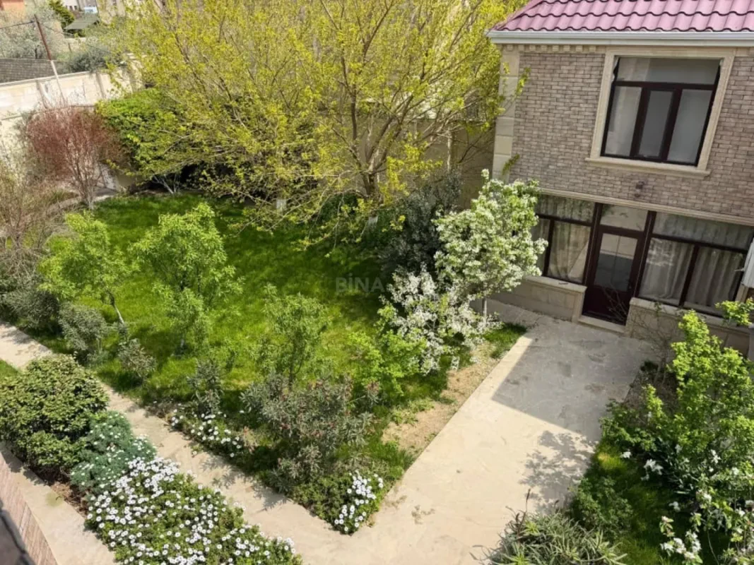 Satılır 6 otaqlı həyət evi 220 m²