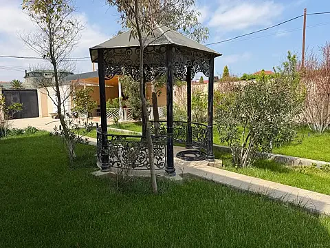 Satılır 6 otaqlı həyət evi 220 m²