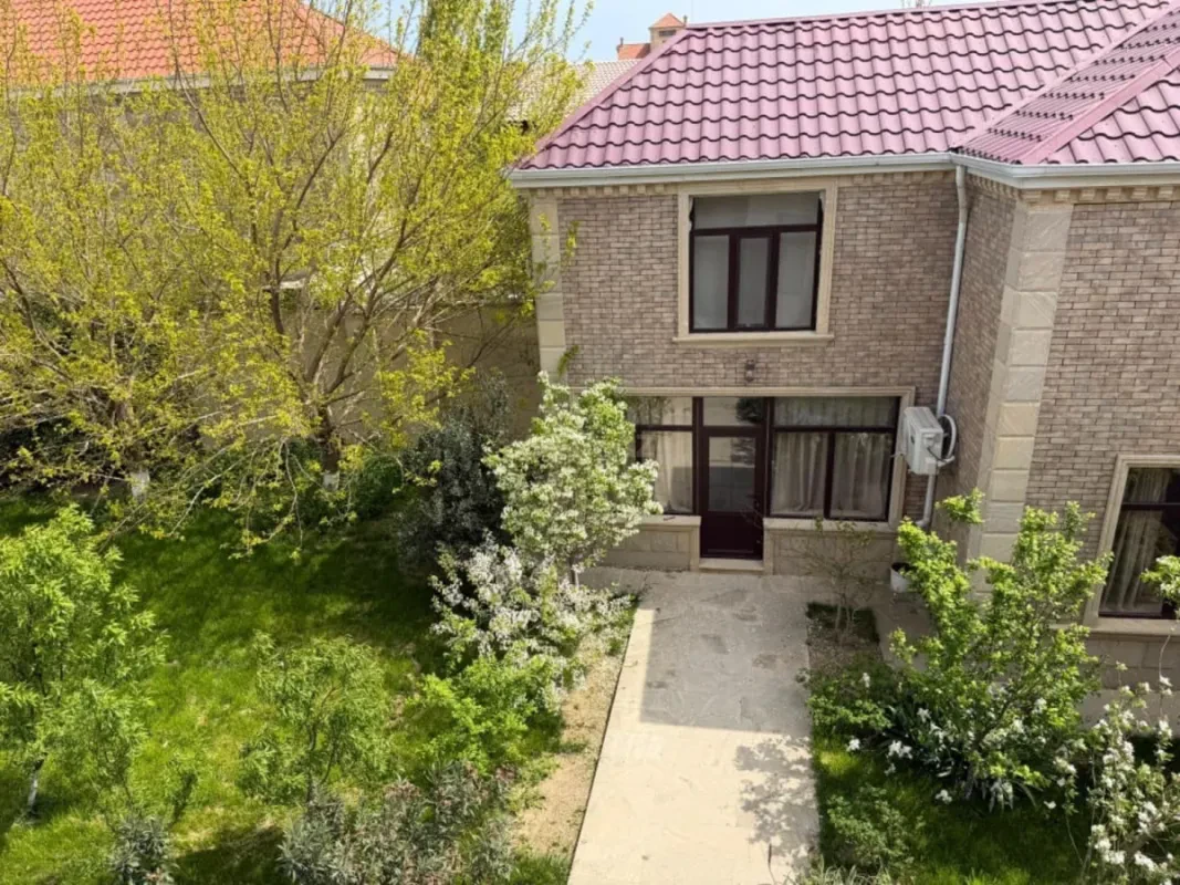 Satılır 6 otaqlı həyət evi 220 m²
