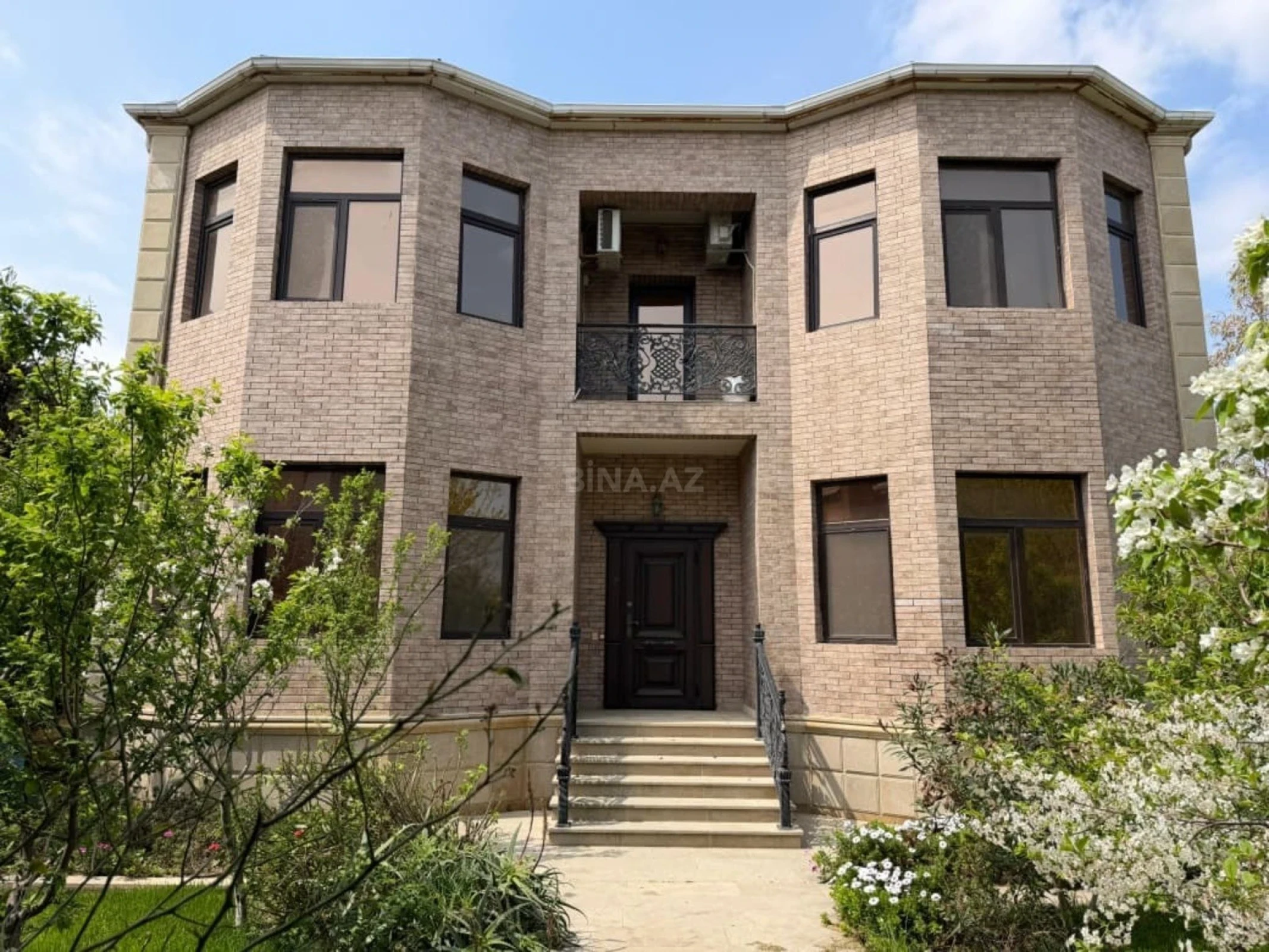 Satılır 6 otaqlı həyət evi 220 m²