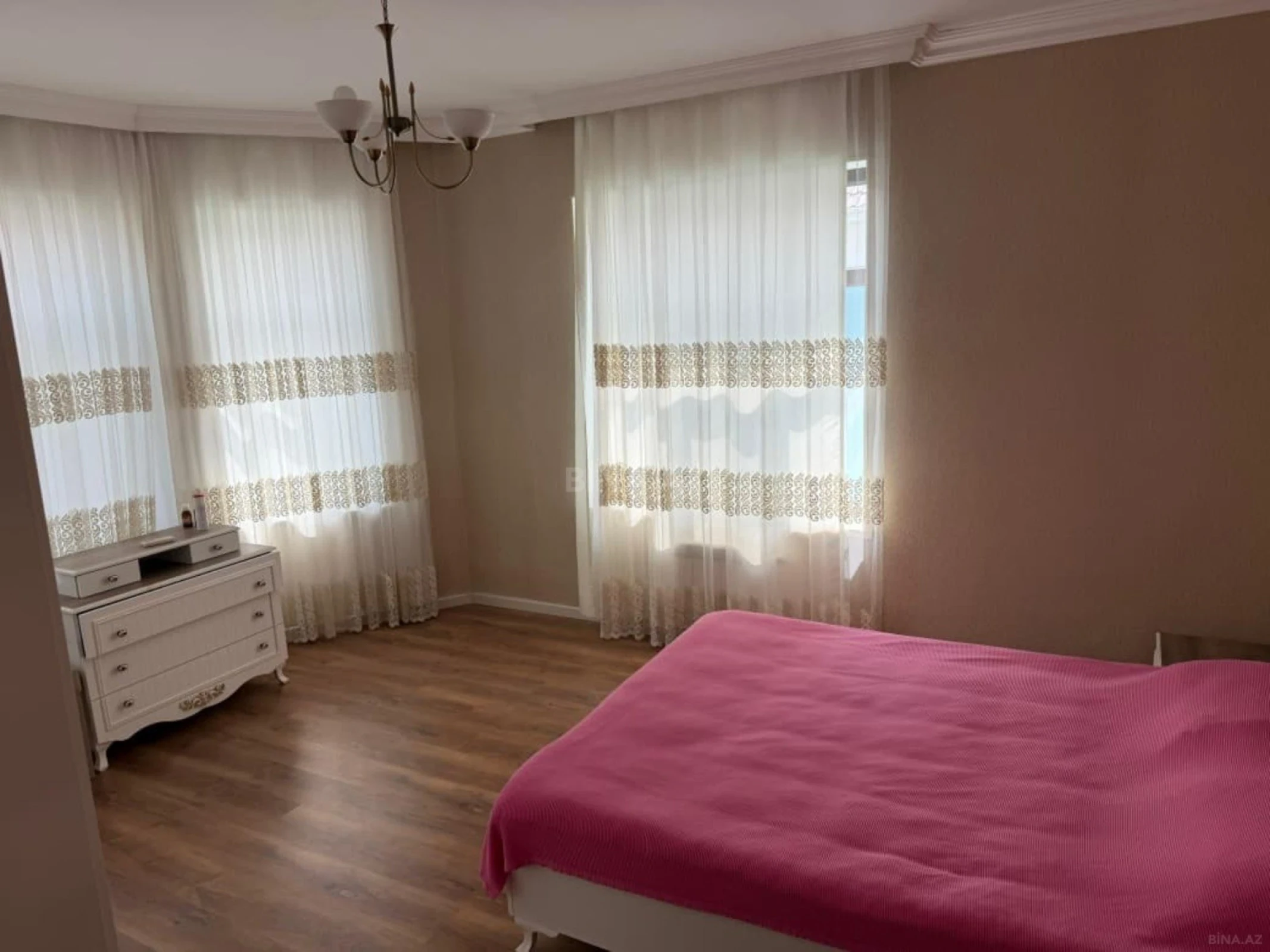 Satılır 6 otaqlı həyət evi 220 m²
