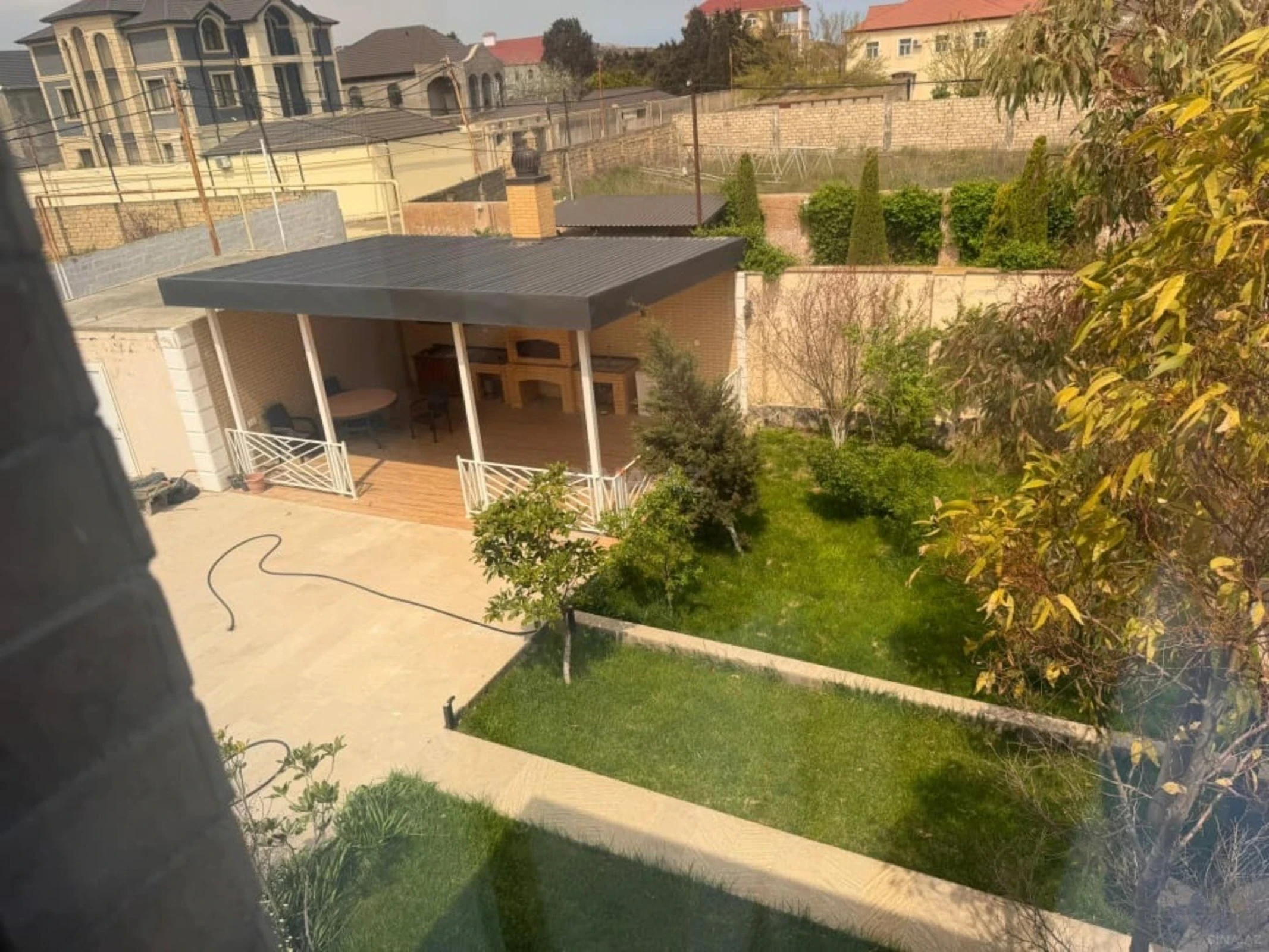 Satılır 6 otaqlı həyət evi 220 m²