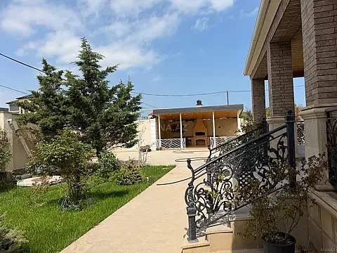 Satılır 6 otaqlı həyət evi 220 m²