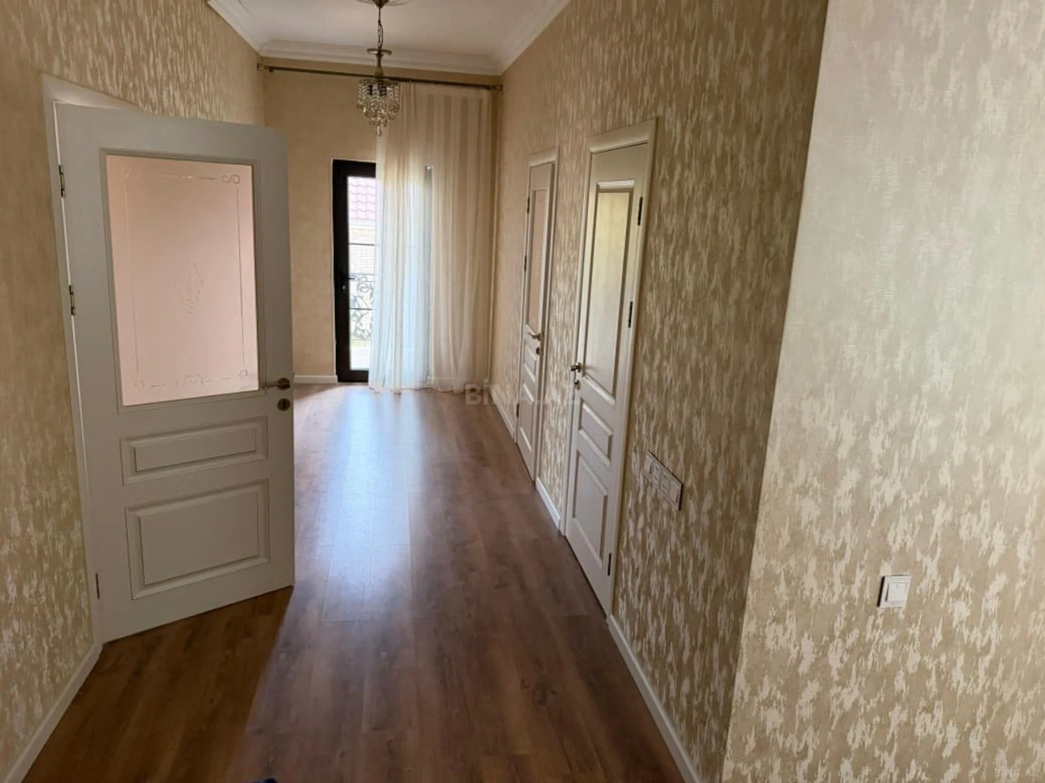 Satılır 6 otaqlı həyət evi 220 m²