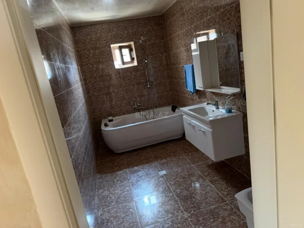 Satılır 6 otaqlı həyət evi 220 m²