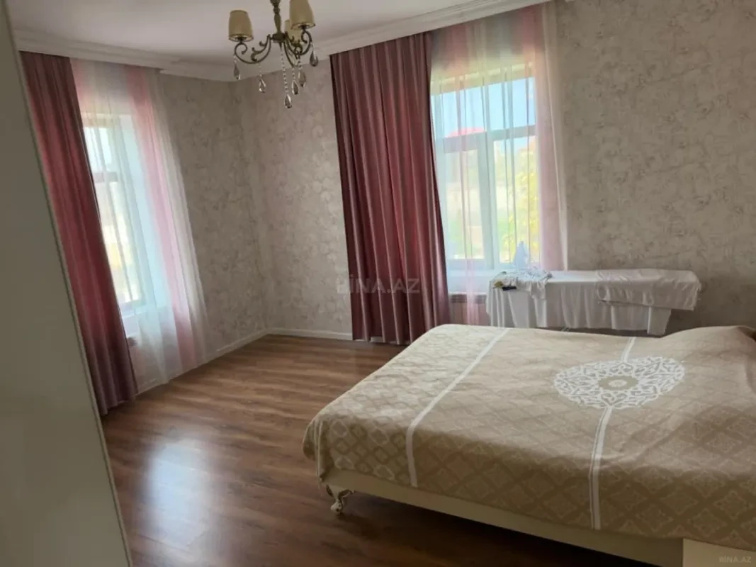 Satılır 6 otaqlı həyət evi 220 m²