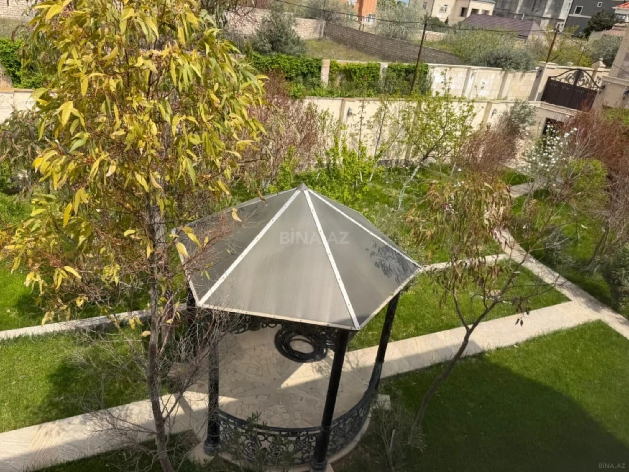 Satılır 6 otaqlı həyət evi 220 m²