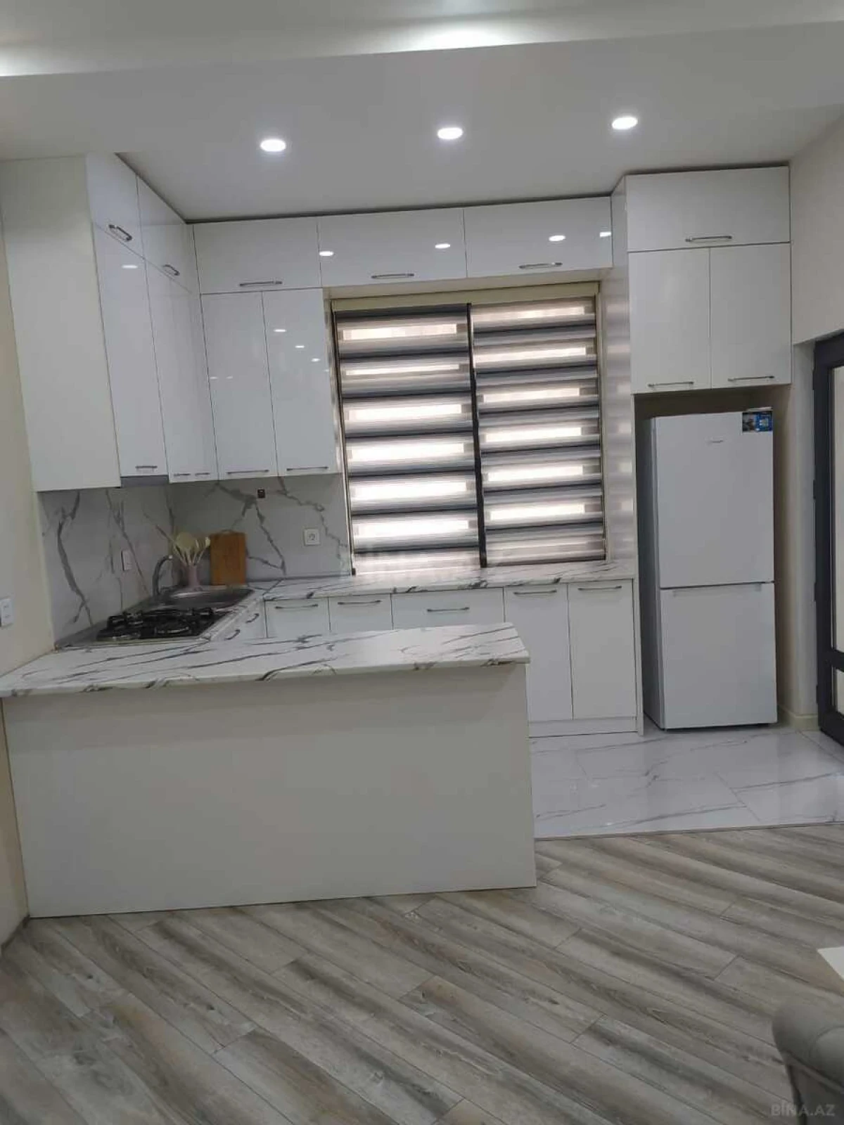 Kirayə verilir 2 otaqlı mənzil 65 m²