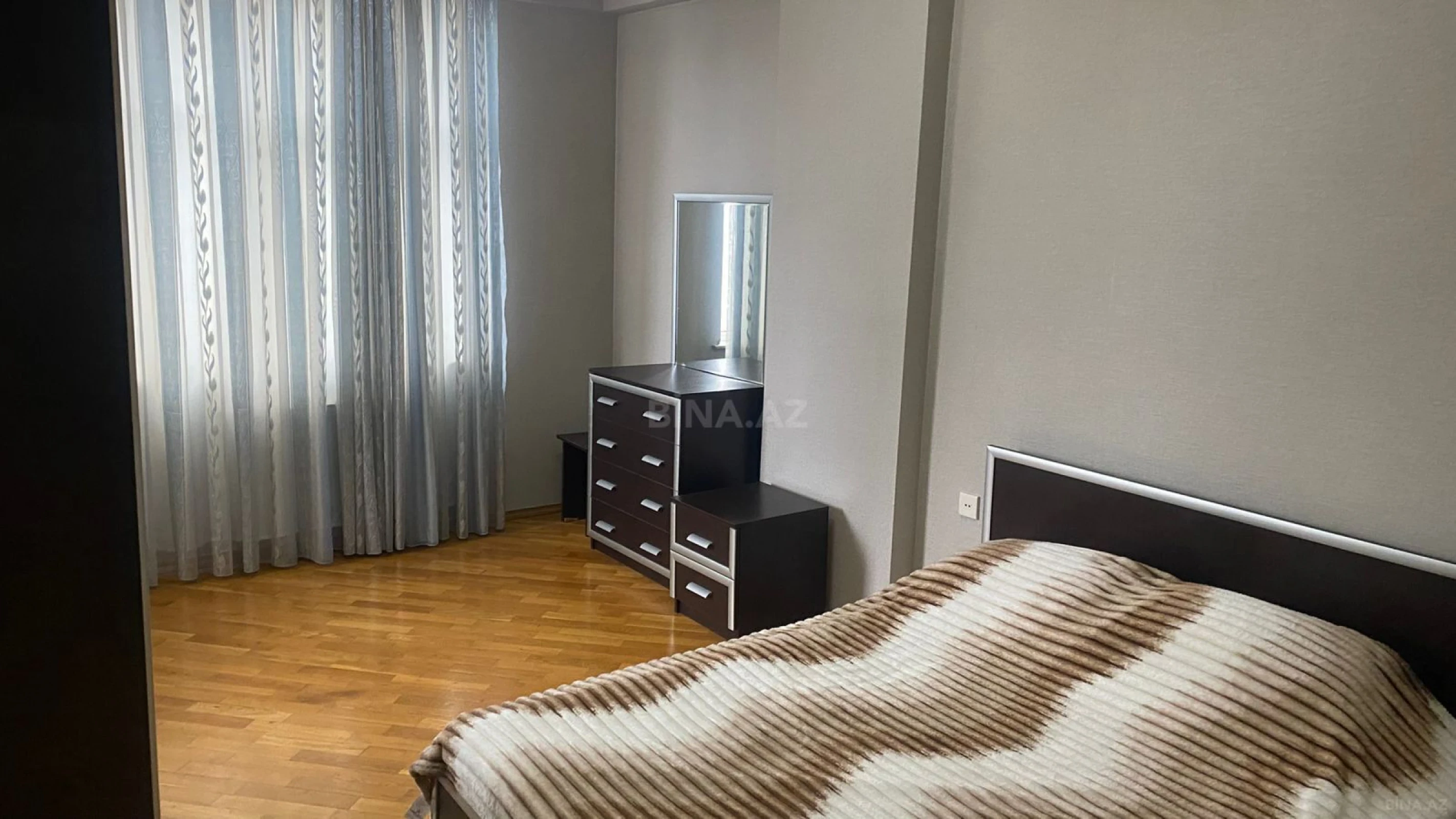Kirayə verilir 2 otaqlı mənzil 100 m²