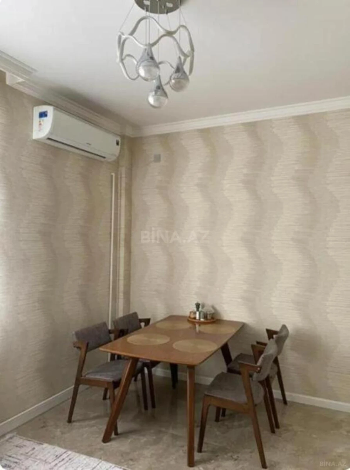 Kirayə verilir 3 otaqlı mənzil 140 m²