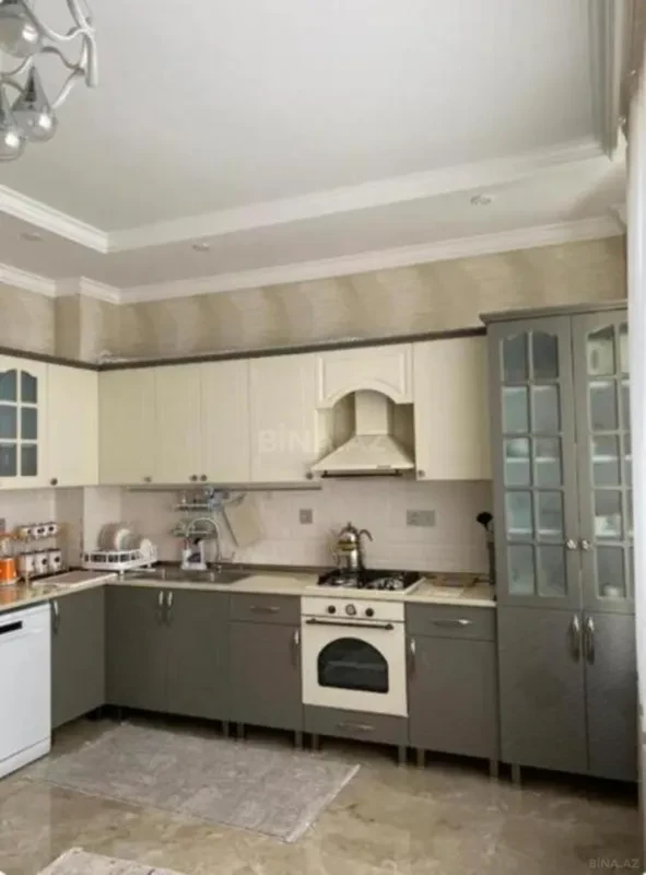 Kirayə verilir 3 otaqlı mənzil 140 m²