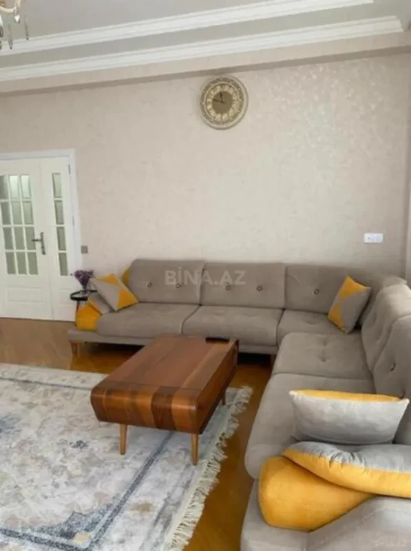 Kirayə verilir 3 otaqlı mənzil 140 m²