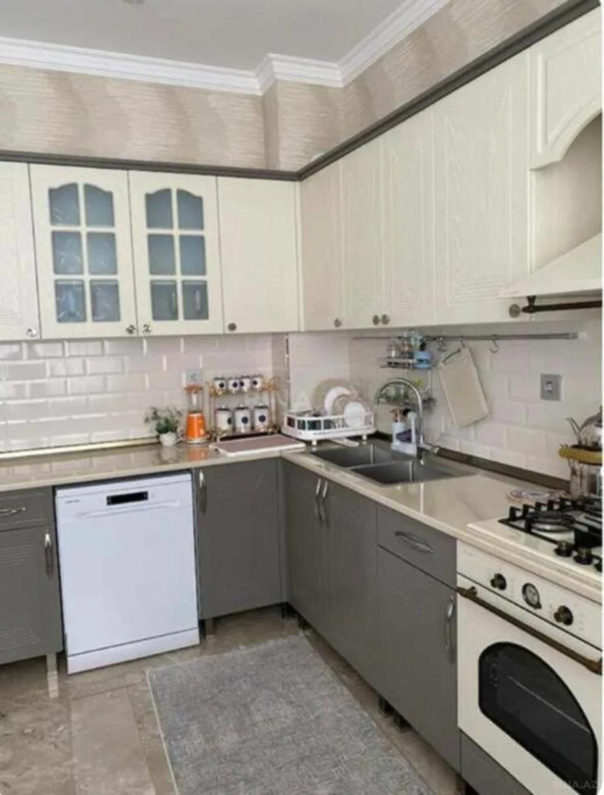 Kirayə verilir 3 otaqlı mənzil 140 m²