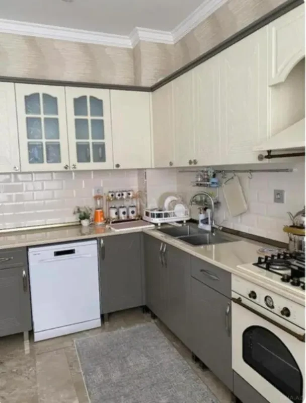 Kirayə verilir 3 otaqlı mənzil 140 m²