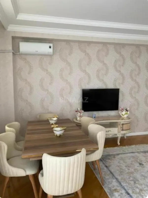 Kirayə verilir 3 otaqlı mənzil 140 m²