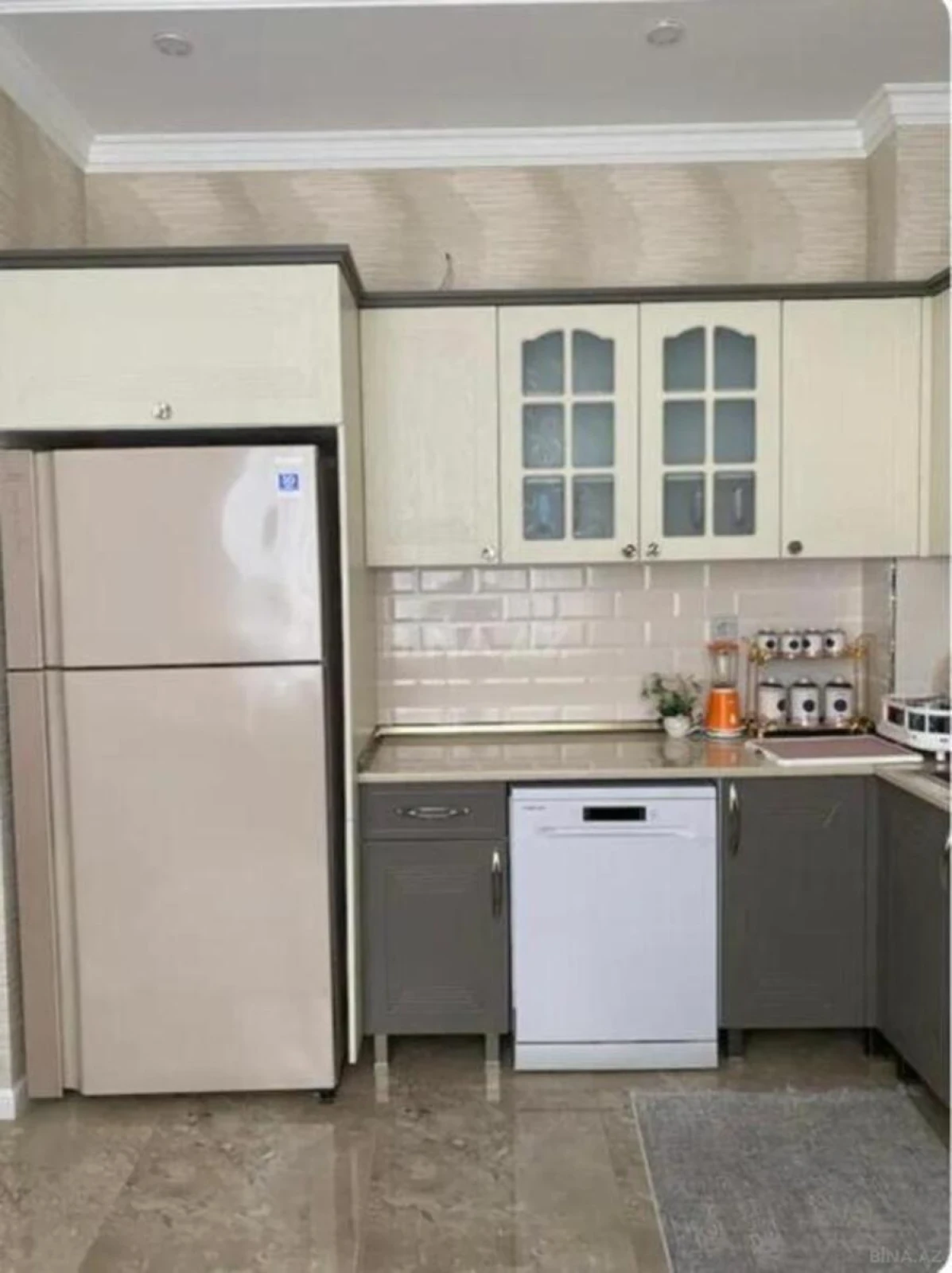 Kirayə verilir 3 otaqlı mənzil 140 m²