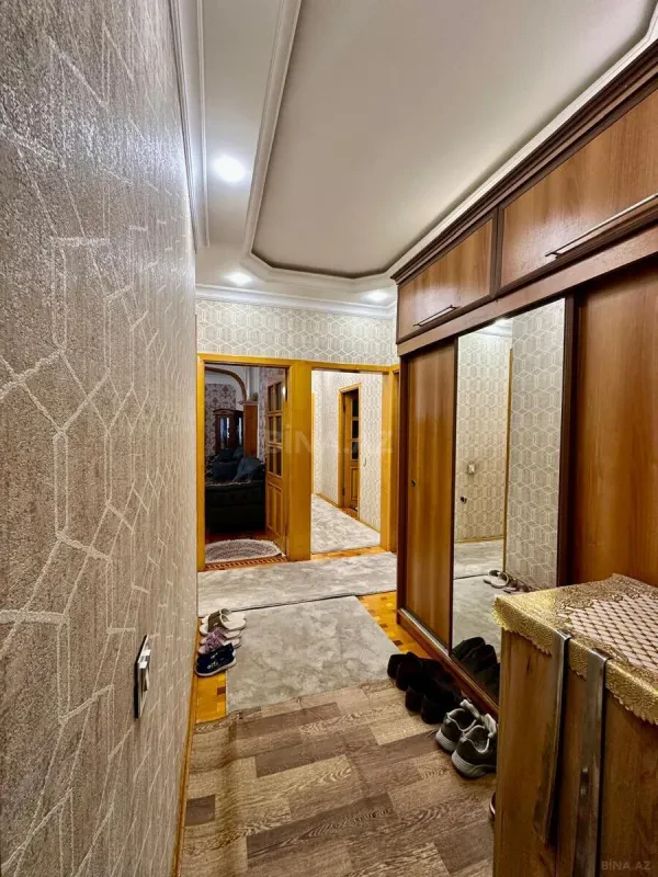Satılır 5 otaqlı mənzil 130 m²