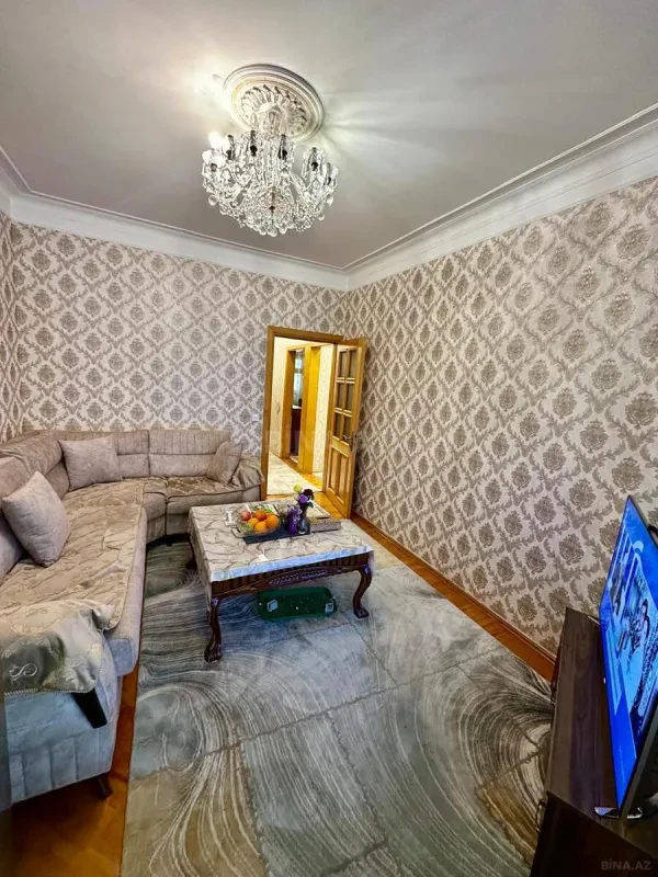 Satılır 5 otaqlı mənzil 130 m²
