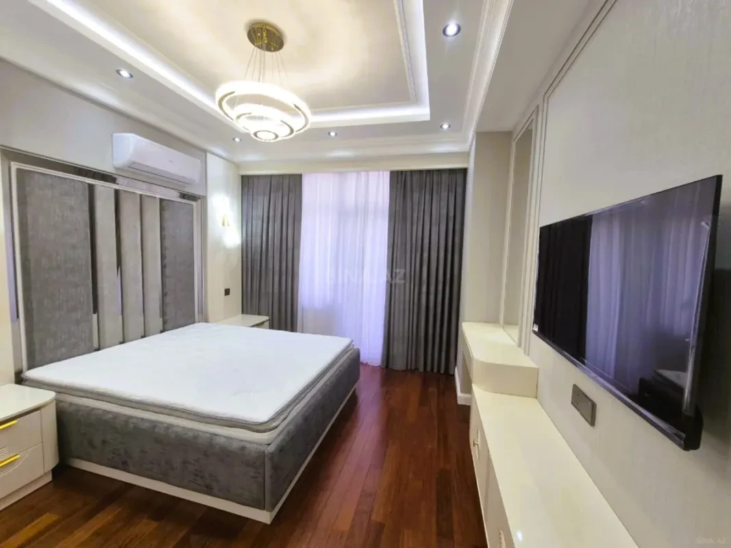 Satılır 4 otaqlı mənzil 174 m²