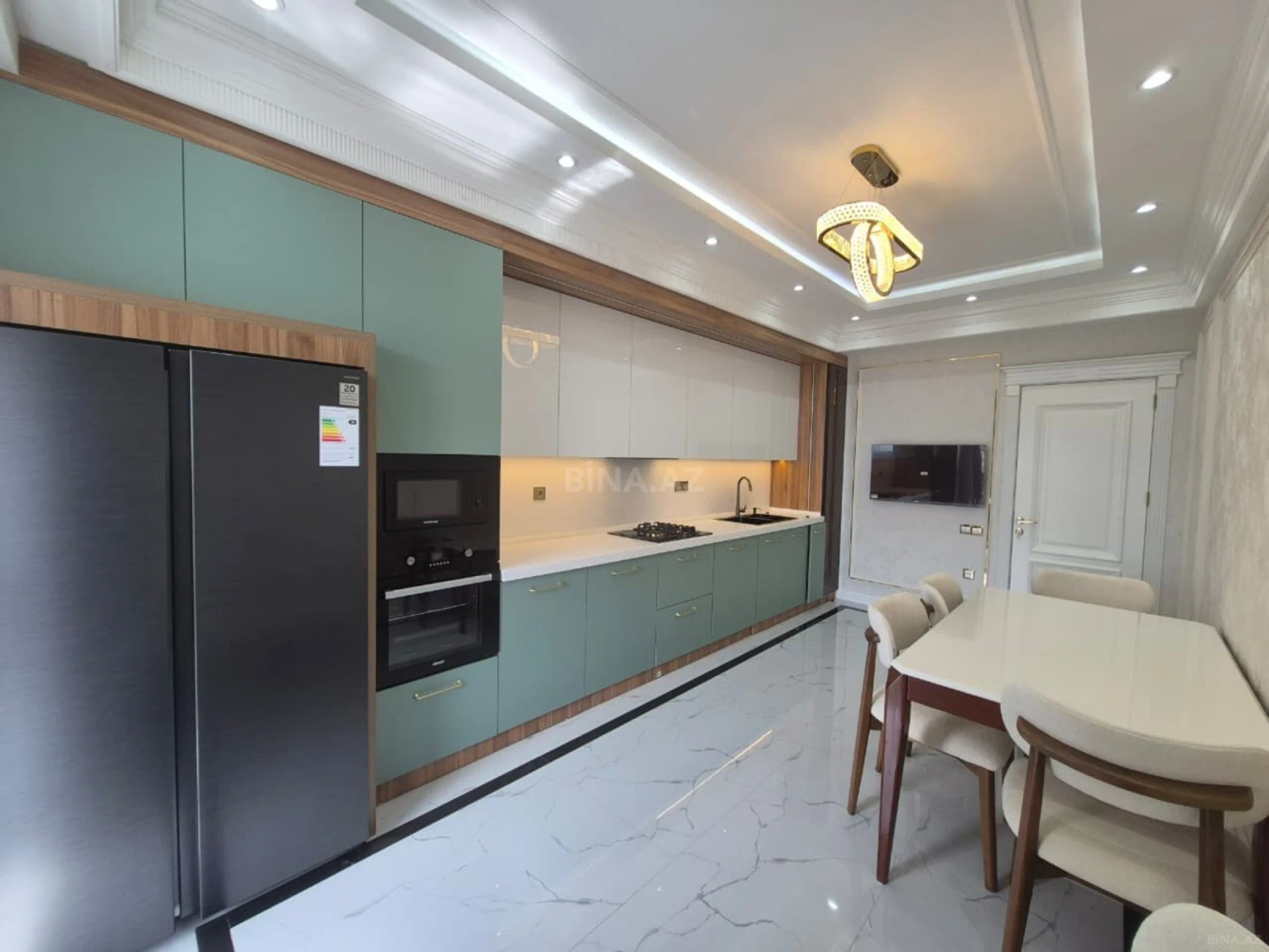 Satılır 4 otaqlı mənzil 174 m²