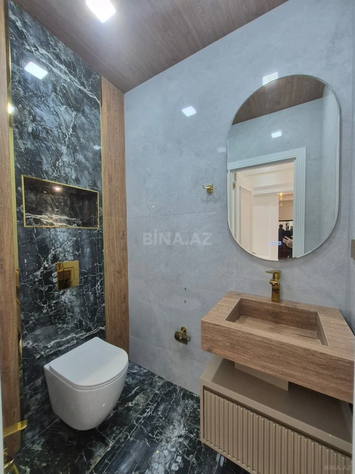 Satılır 4 otaqlı mənzil 174 m²