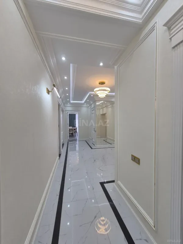 Satılır 4 otaqlı mənzil 174 m²