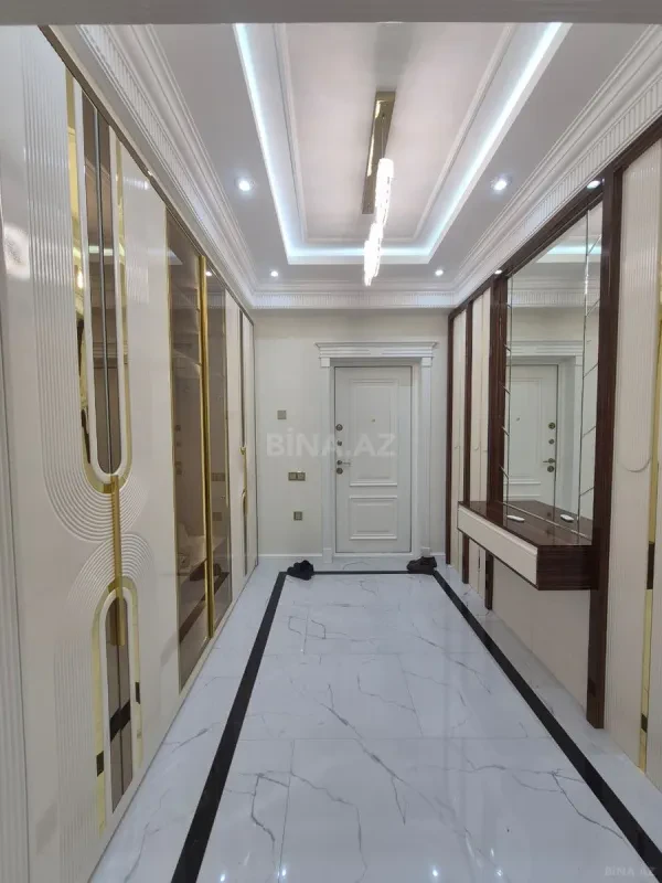 Satılır 4 otaqlı mənzil 174 m²