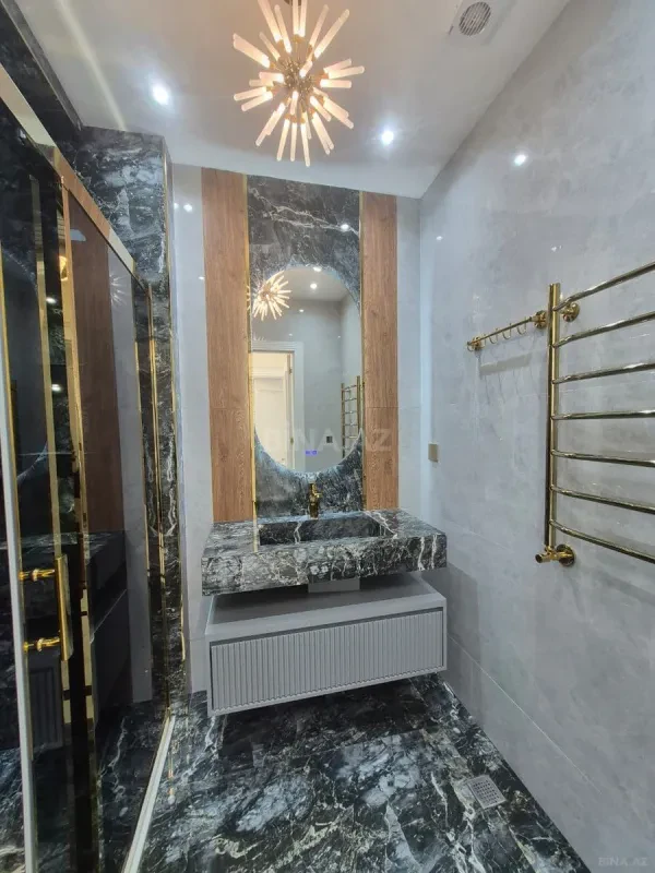 Satılır 4 otaqlı mənzil 174 m²