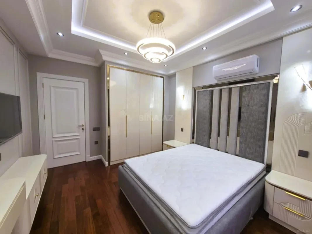 Satılır 4 otaqlı mənzil 174 m²